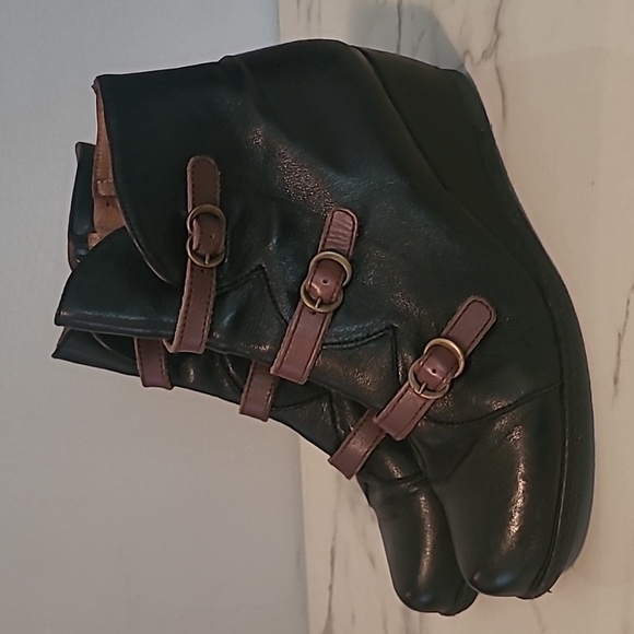 Eric Michael Lena Leather Black Brown Strappy Wedge Ankle Booties 7.5 Spain Chic - Picture 4 of 13